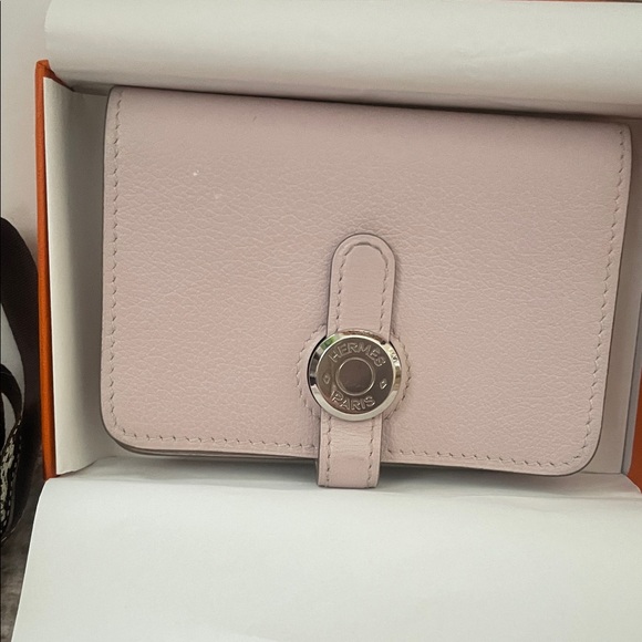 Hermès Dogon Card Holder in Mauve Pale - Picture 1 of 10
